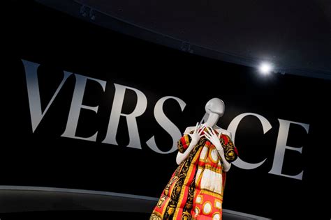 versace pais de origen